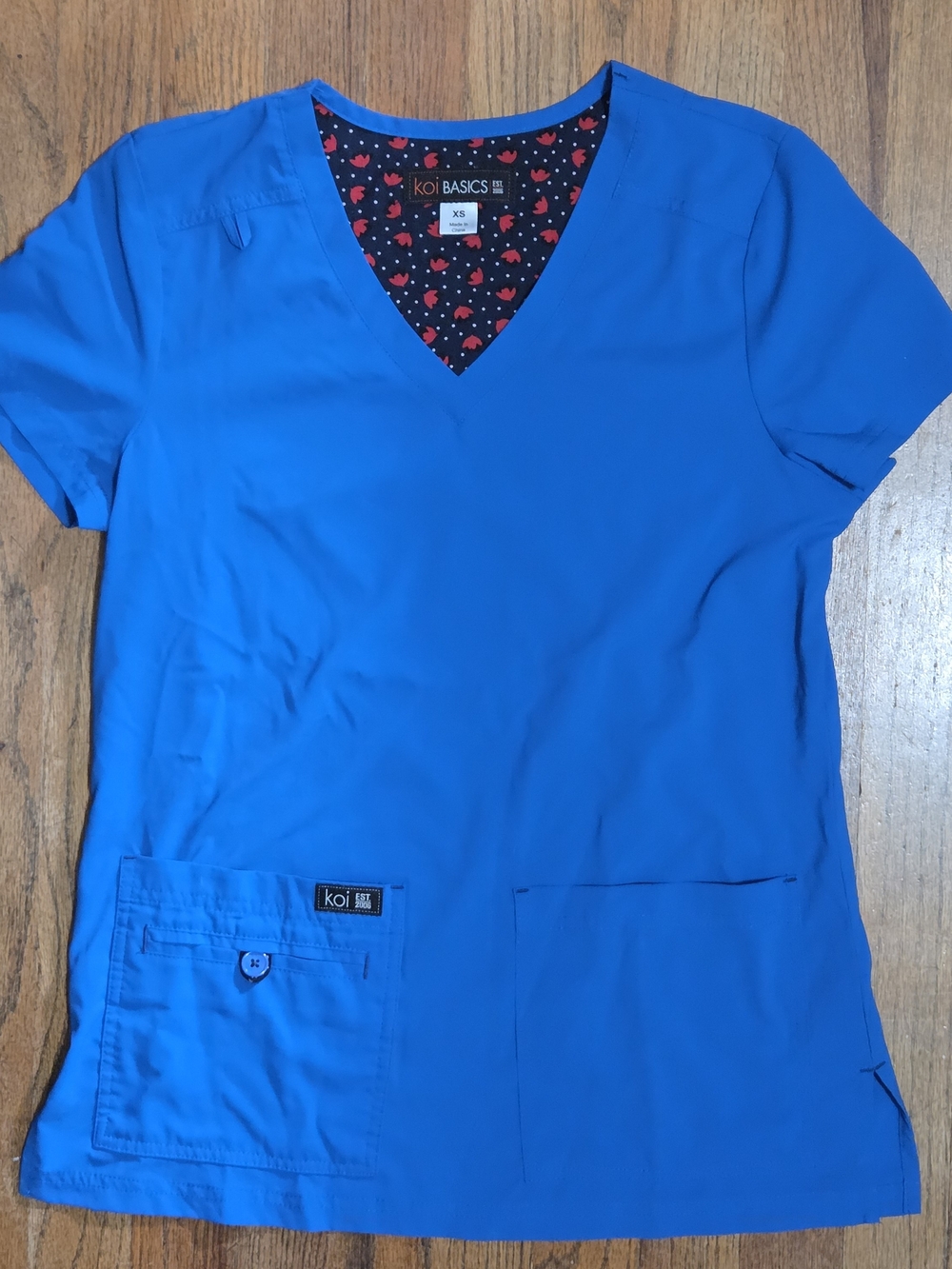 THREE koi Basics V-Neck Scrub Top in Royal Blue